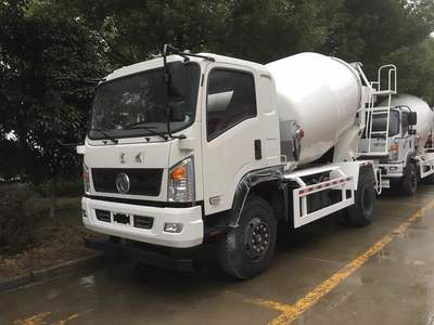 东风6方小型搅拌车 高效灵活的建工利器